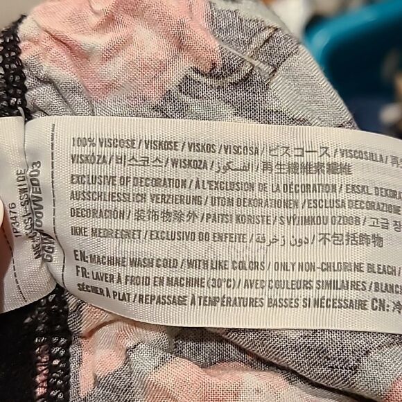 Abercrombie and fitch womens black and pink floral light weight jogger pants - Picture 7 of 7